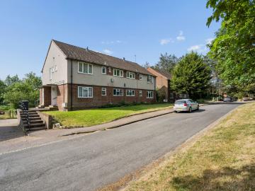 2 bedroom maisonette for sale