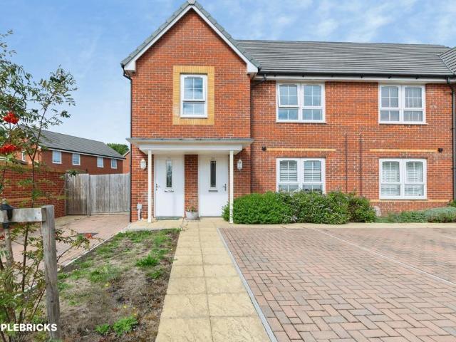2 bedroom maisonette for sale
