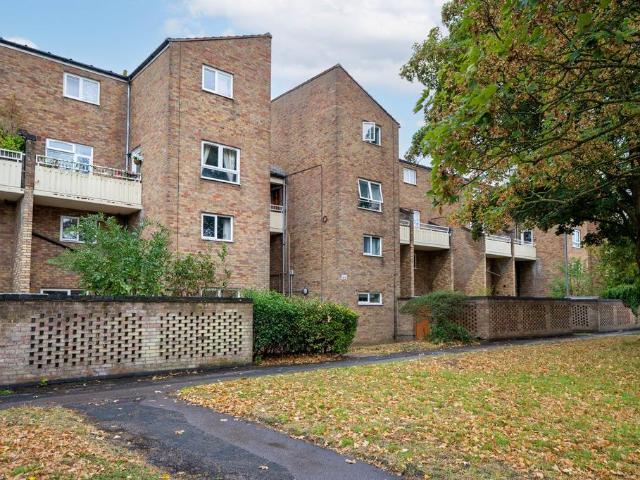 2 bedroom maisonette for sale