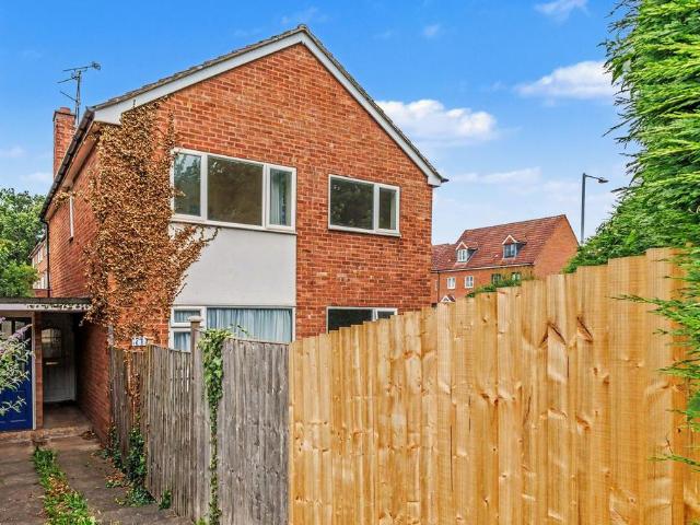2 bedroom maisonette for sale