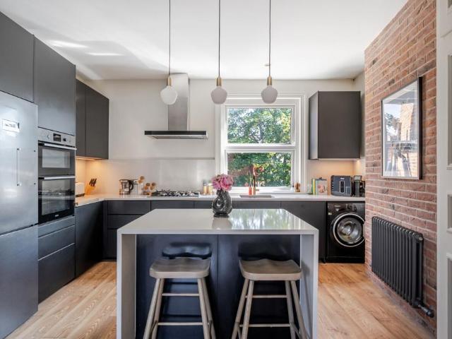 2 bedroom maisonette for sale