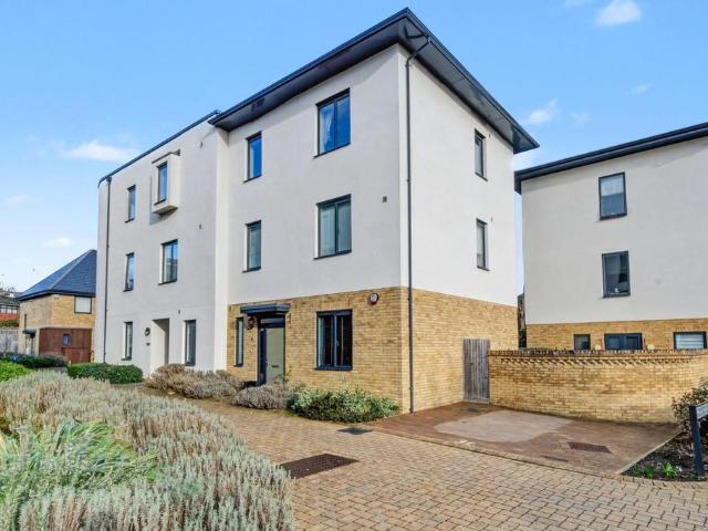 2 bedroom maisonette for sale