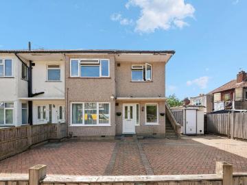 2 bedroom maisonette for sale