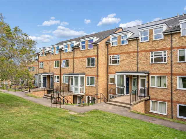 2 bedroom maisonette for sale