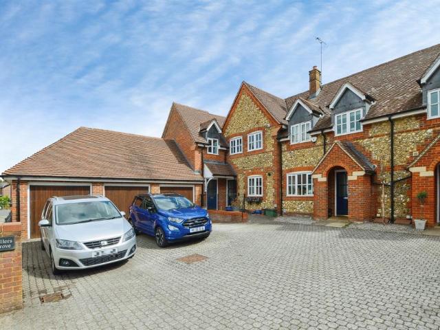 2 bedroom maisonette for sale