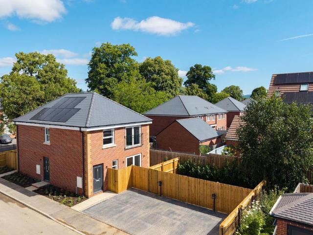 2 bedroom maisonette for sale