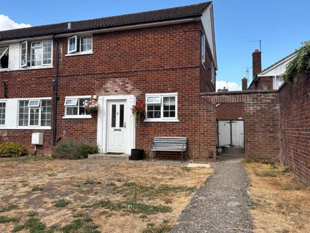 2 bedroom maisonette for sale