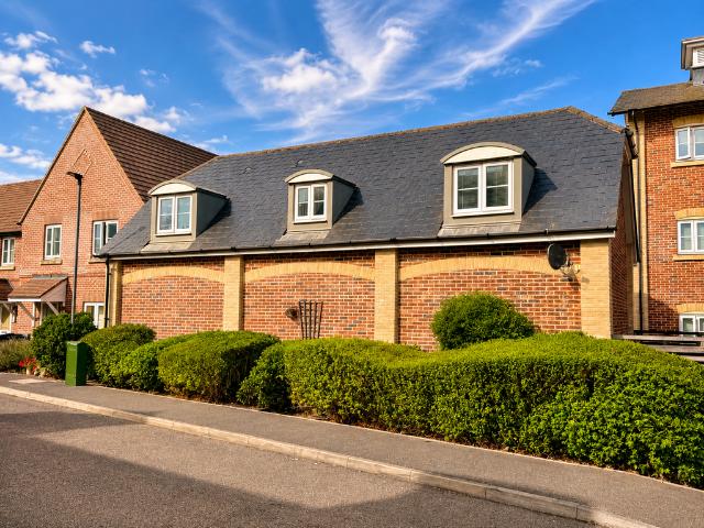 2 bedroom maisonette for sale