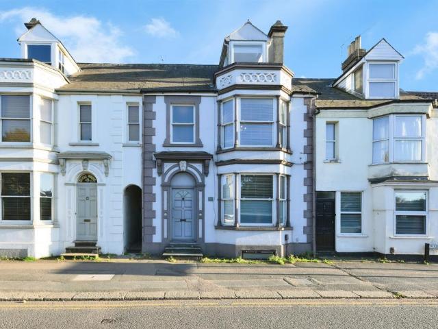 2 bedroom maisonette for sale