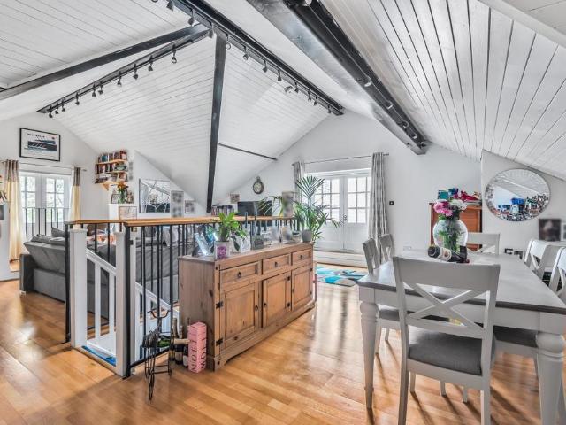 2 bedroom maisonette for sale