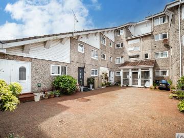 2 bedroom maisonette for sale
