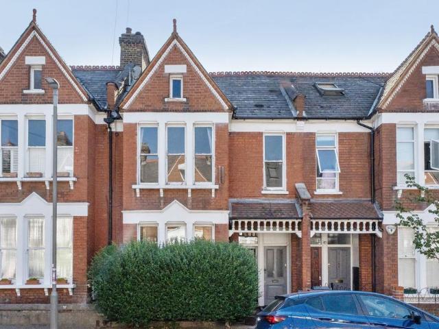 2 bedroom maisonette for sale