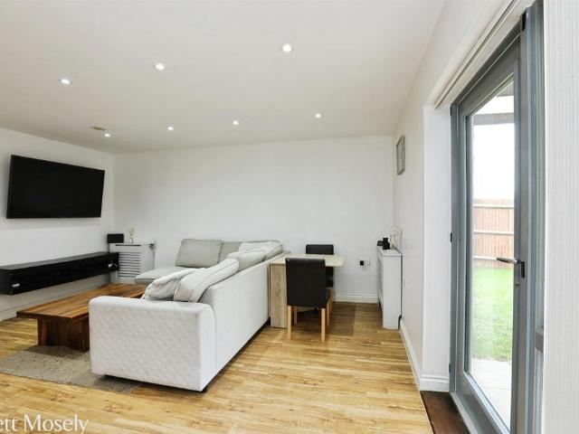 2 bedroom maisonette for sale