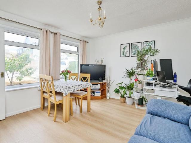 2 bedroom maisonette for sale