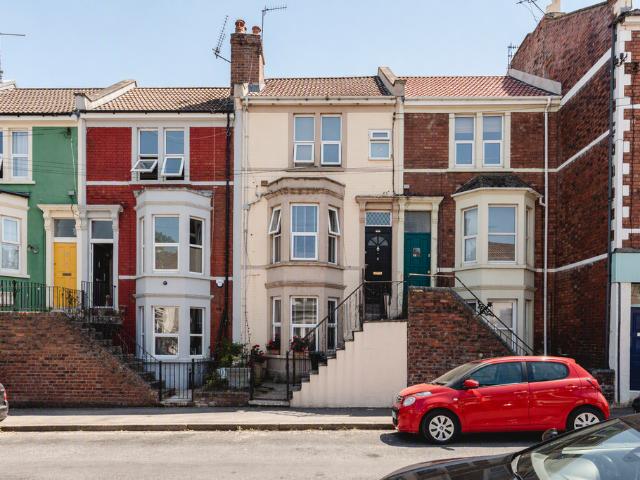 2 bedroom maisonette for sale
