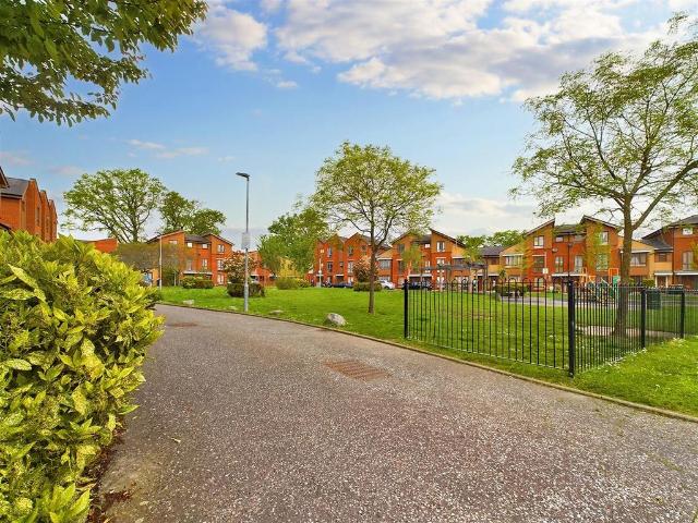 2 bedroom maisonette for sale