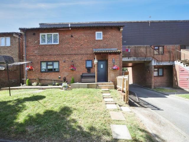 2 bedroom maisonette for sale