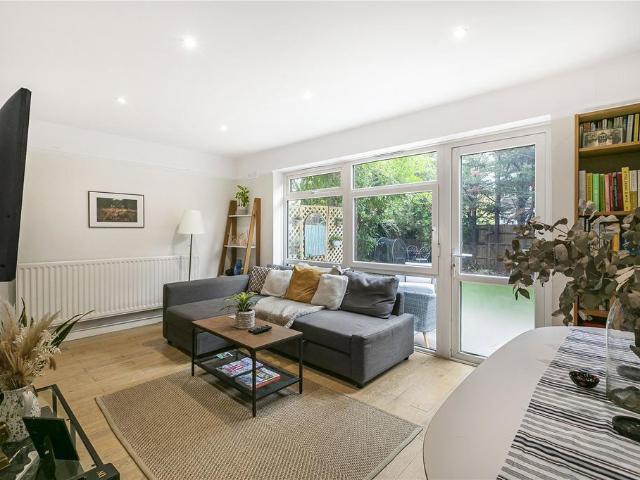 2 bedroom maisonette for sale