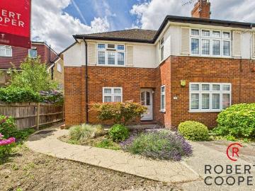 2 bedroom maisonette for sale