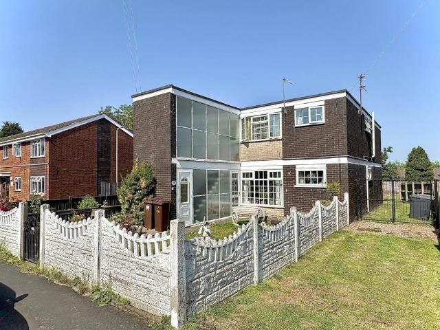 2 bedroom maisonette for sale