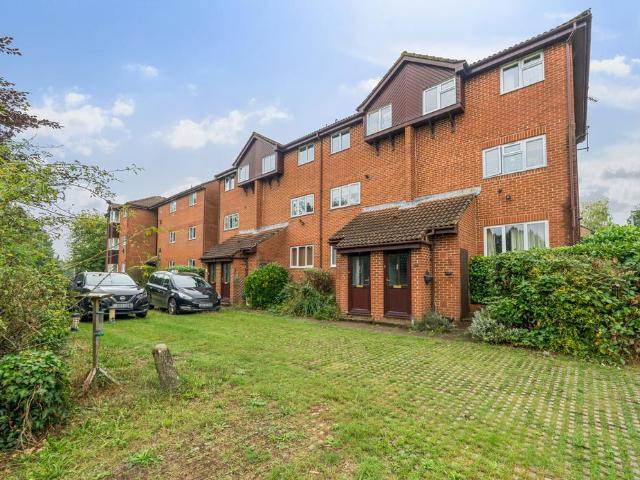 2 bedroom maisonette for sale