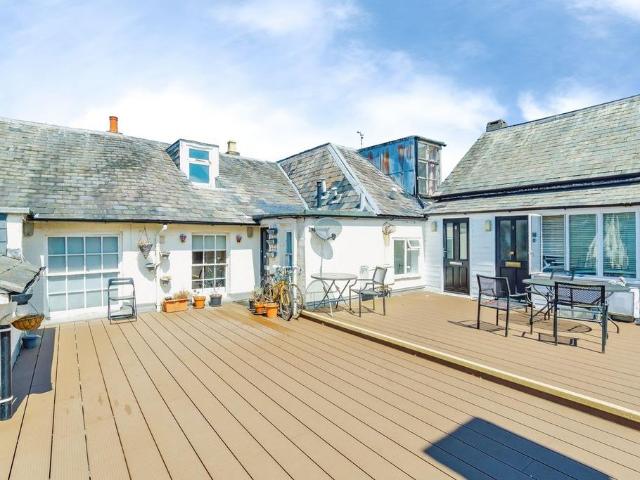 2 bedroom maisonette for sale