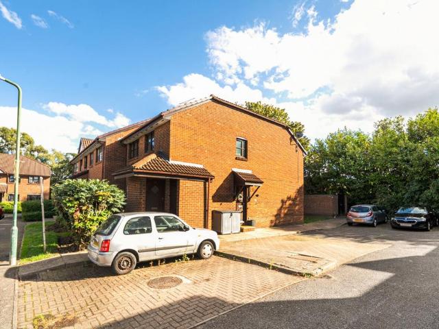 2 bedroom maisonette for sale