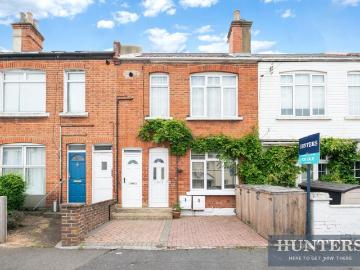 2 bedroom maisonette for sale