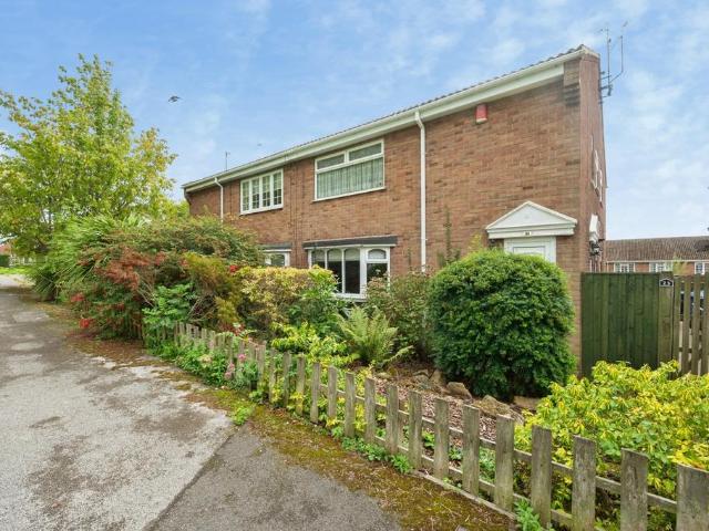 2 bedroom maisonette for sale