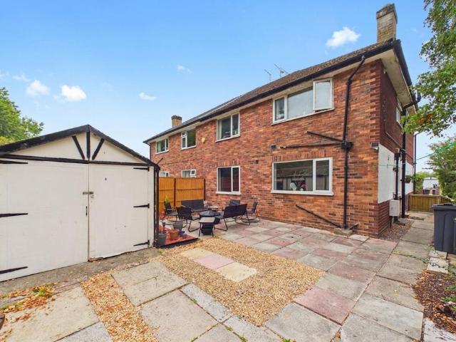 2 bedroom maisonette for sale