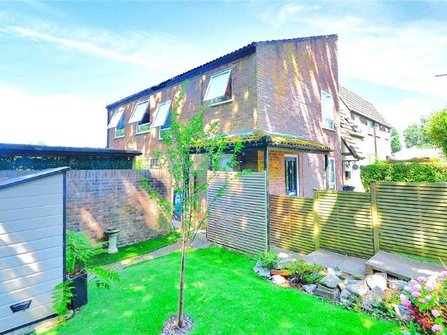 2 bedroom maisonette for sale