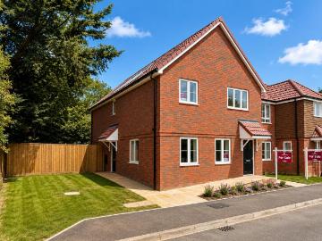 2 bedroom maisonette for sale