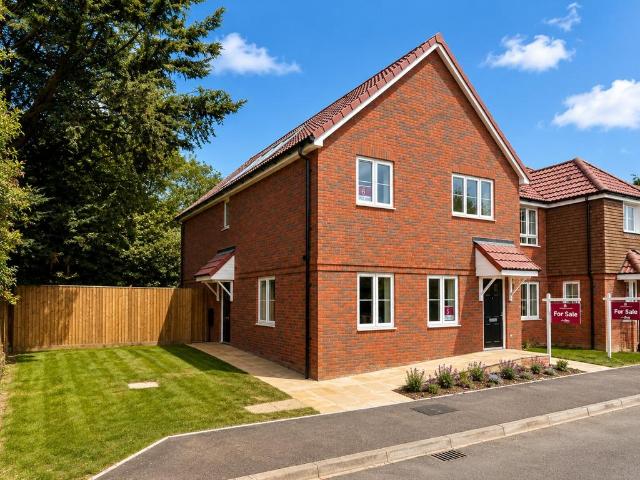 2 bedroom maisonette for sale