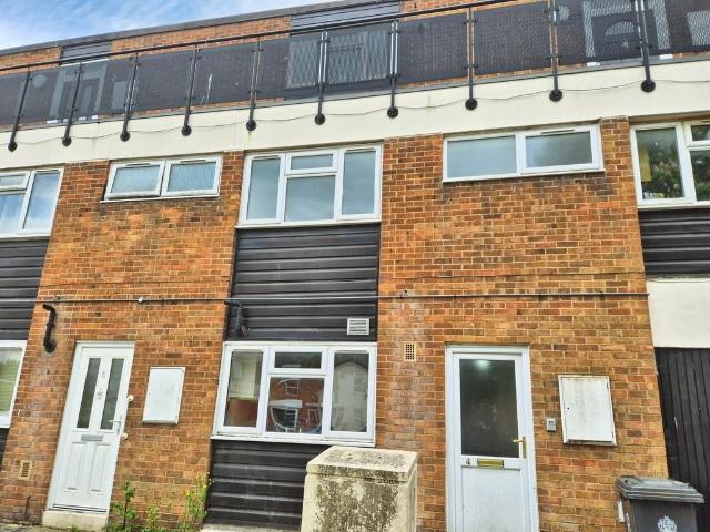 2 bedroom maisonette for sale