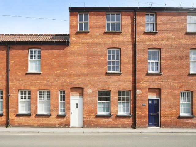 2 bedroom maisonette for sale