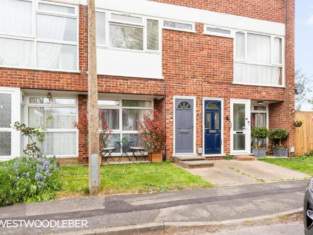 2 bedroom maisonette for sale