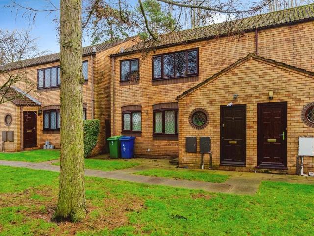 2 bedroom maisonette for sale