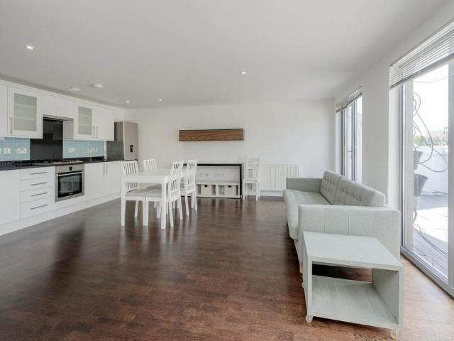 2 bedroom maisonette for sale