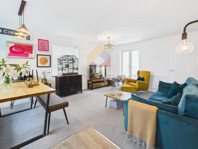 2 bedroom maisonette for sale