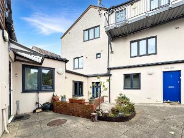 2 bedroom maisonette for sale