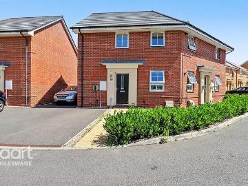 2 bedroom maisonette for sale