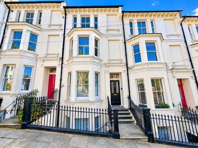 2 bedroom maisonette for sale