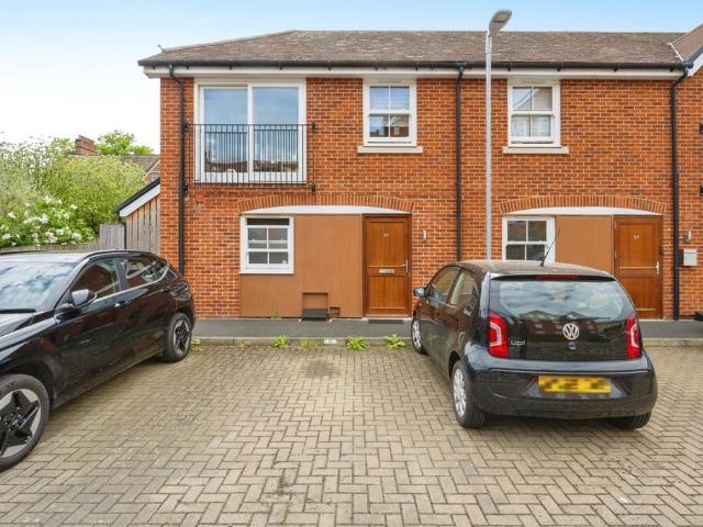 2 bedroom maisonette for sale