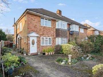 2 bedroom maisonette for sale