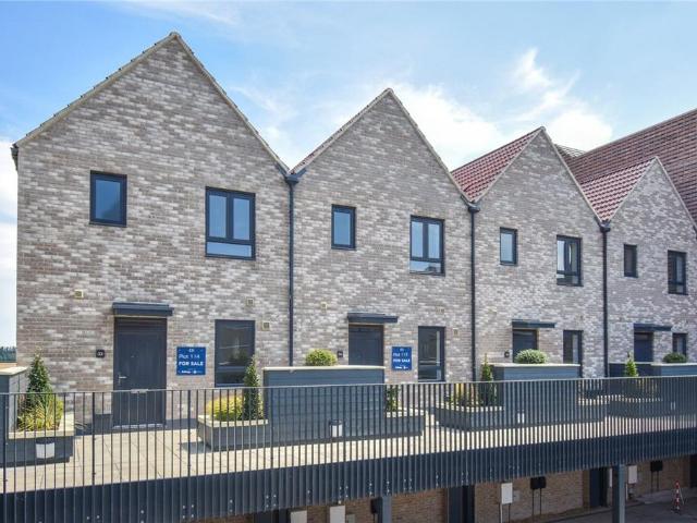 2 bedroom maisonette for sale