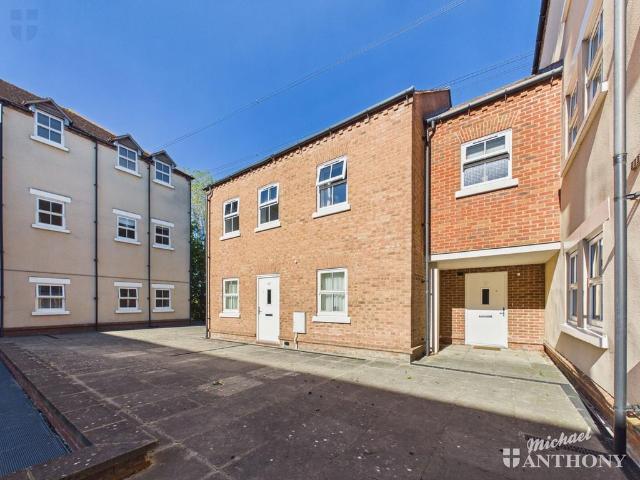 2 bedroom maisonette for sale