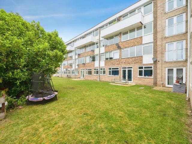 2 bedroom maisonette for sale