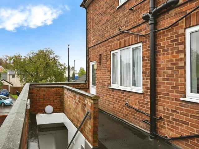 2 bedroom maisonette for sale