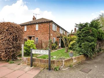 2 bedroom maisonette for sale