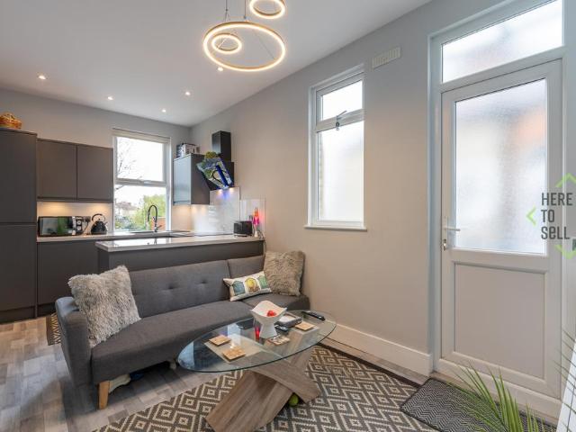 2 bedroom maisonette for sale